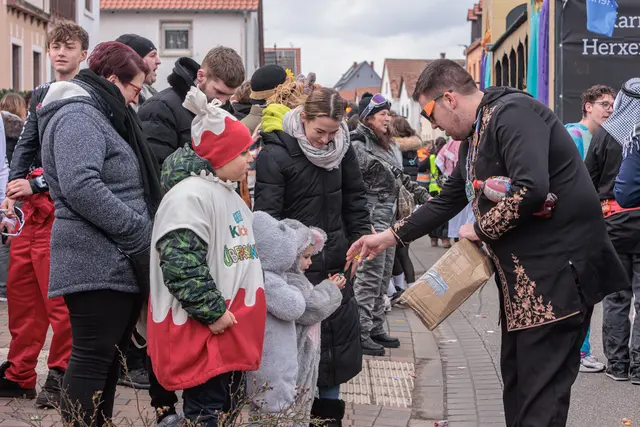  Faschingsumzug in Bellheim 2026 - für die Kiddies gabs Kamelle | Foto: Paul Needham