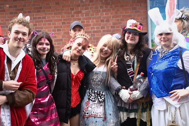 Eine Gruppe, die Alice im Wunderland als Thema aufgegriffen hat - mit ganz viel Liebe zum Detail | Foto: Cornelia Bauer