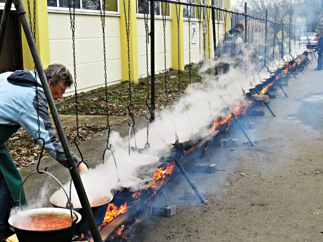 Was für ein imposantes Bild bot sich mit dem Kesselgulasch! | Foto: Brigitte Melder