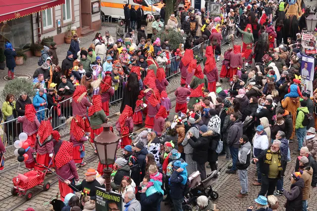 Mitten im Geschehen gingen die "Hottscheck Hexen" ihres Weges. | Foto: Jennifer Warzecha