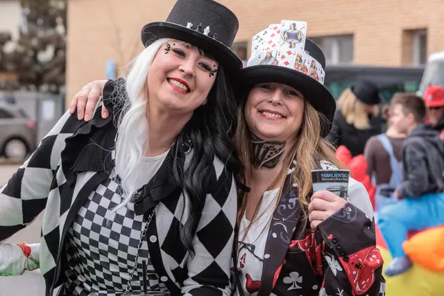Elegant und farbenfroh... Fasching in Jockgrim | Foto: Paul Needham