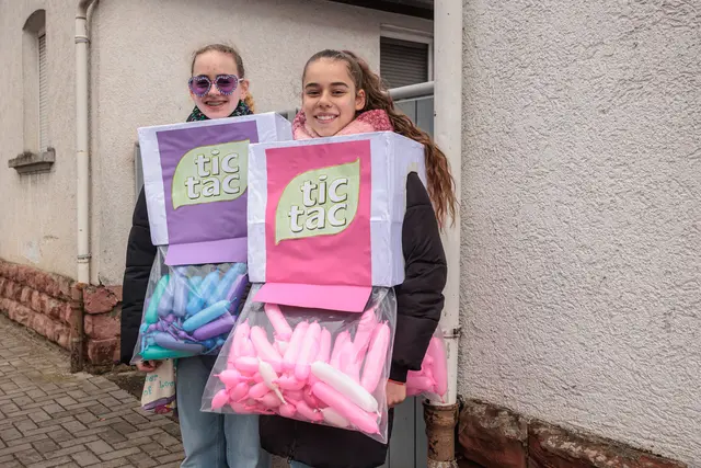 Groß und Klein feiert in Jockgrim 2026 begeistern Fasnacht | Foto: Paul Needham