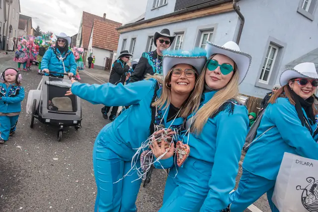 Elegant und farbenfroh... Fasching in Jockgrim | Foto: Paul Needham