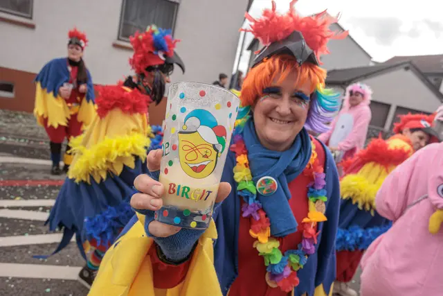 Prosit und Helau - Faschingsumzug in Jockgrim | Foto: Paul Needham