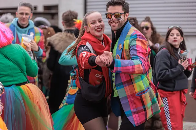 Elegant und farbenfroh... Fasching in Jockgrim | Foto: Paul Needham