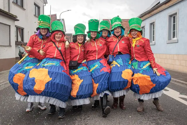 Elegant und farbenfroh... Fasching in Jockgrim | Foto: Paul Needham