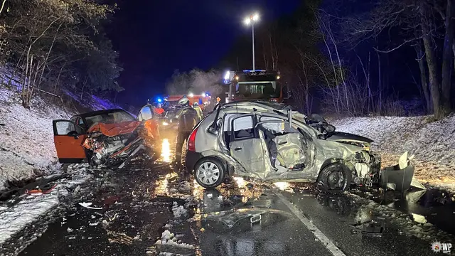 Ein Bild der Verwüstung bei einem schweren Unfall am Montagmorgen | Foto: Polizeipräsidium Westpfalz