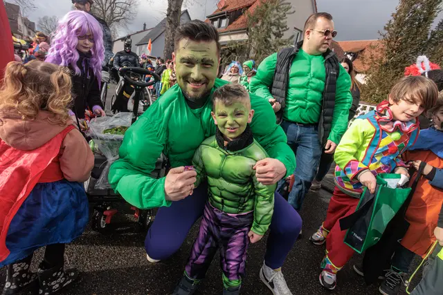 Groß und Klein feiert in Jockgrim 2026 begeistern Fasnacht | Foto: Paul Needham