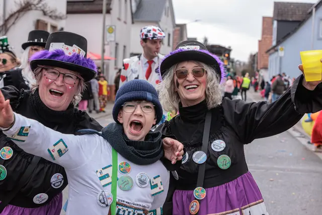 Groß und Klein feiert in Jockgrim 2026 begeistern Fasnacht | Foto: Paul Needham