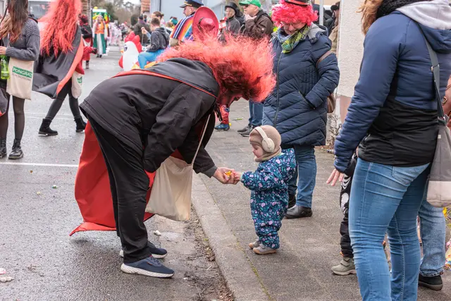 Groß und Klein feiert in Jockgrim 2026 begeistern Fasnacht | Foto: Paul Needham