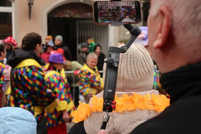 Alles im Blick hatte dieser Umzugsteilnehmer.  | Foto: Jennifer Warzecha