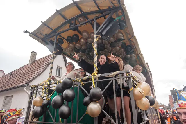  Faschingsumzug in Jockgrim... Party nonstop und gute Laune | Foto: Paul Needham