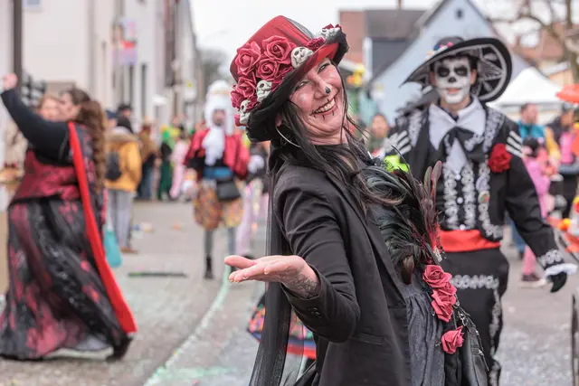 Elegant und farbenfroh... Fasching in Jockgrim | Foto: Paul Needham