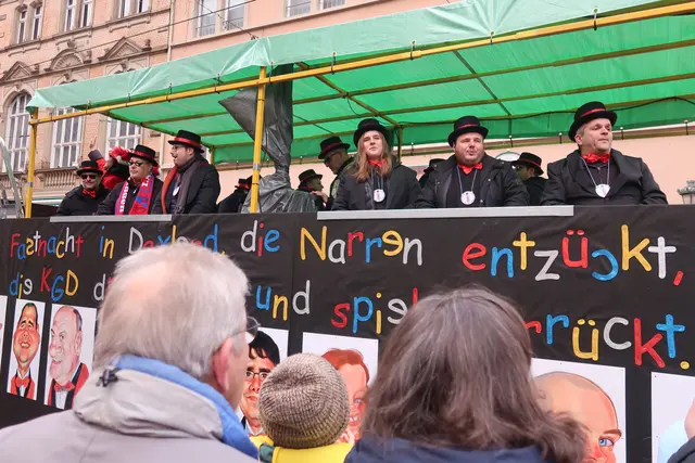 Sehen und gesehen werden - auch das machen die Fastnachter. | Foto: Jennifer Warzecha