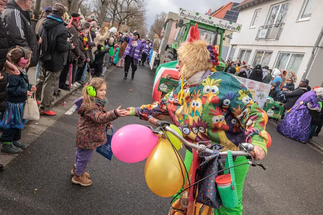 Groß und Klein feiert in Jockgrim 2026 begeistern Fasnacht | Foto: Paul Needham