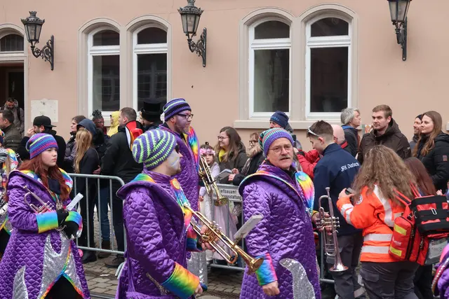 Sehen und gesehen werden - auch das machen die Fastnachter. | Foto: Jennifer Warzecha