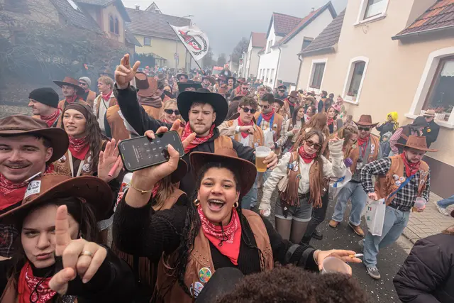  Faschingsumzug in Jockgrim... Party nonstop | Foto: Paul Needham