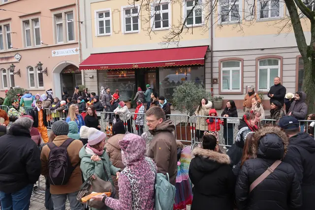 Ein beliebter Treffpunkt an Fastnacht ist der Durlacher Fastnachtsumzug.  | Foto: Jennifer Warzecha