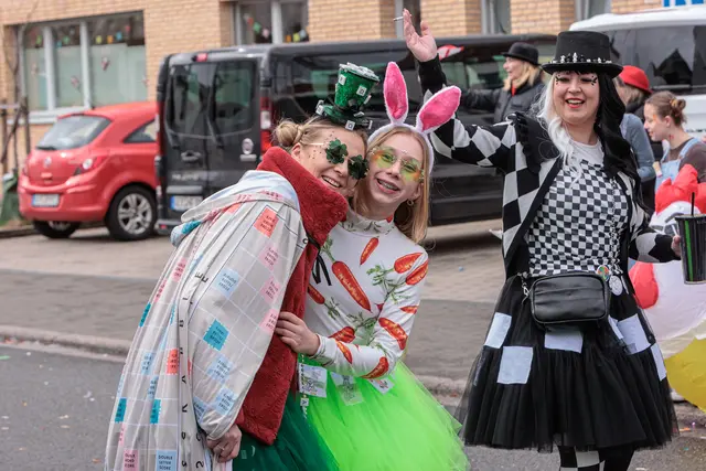  Faschingsumzug in Jockgrim... Party nonstop und gute Laune | Foto: Paul Needham
