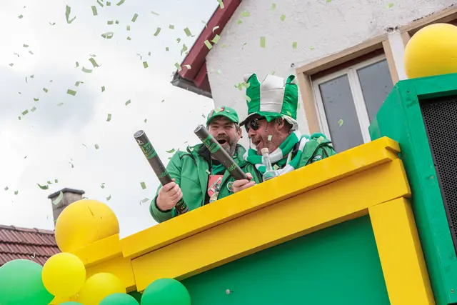  Faschingsumzug in Jockgrim... Party nonstop und gute Laune | Foto: Paul Needham