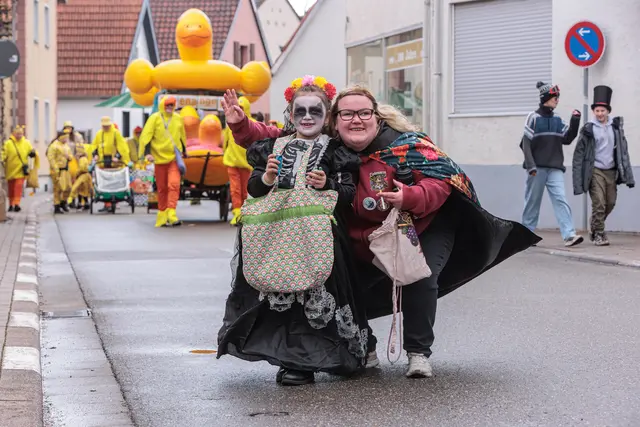 Groß und Klein feiert in Jockgrim 2026 begeistern Fasnacht | Foto: Paul Needham