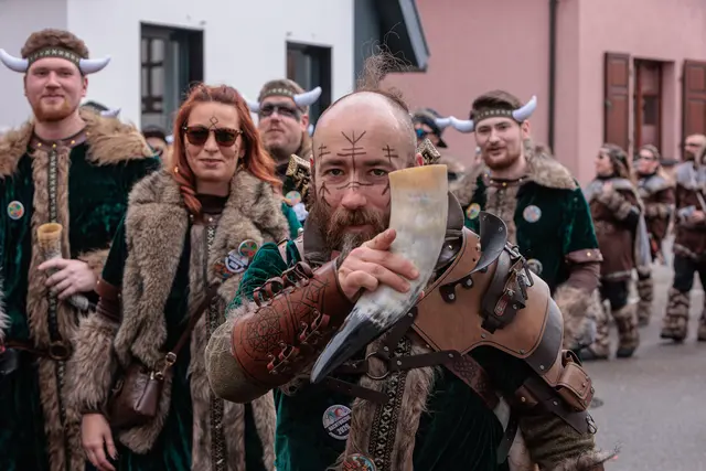 Prosit und Helau - Faschingsumzug in Jockgrim | Foto: Paul Needham