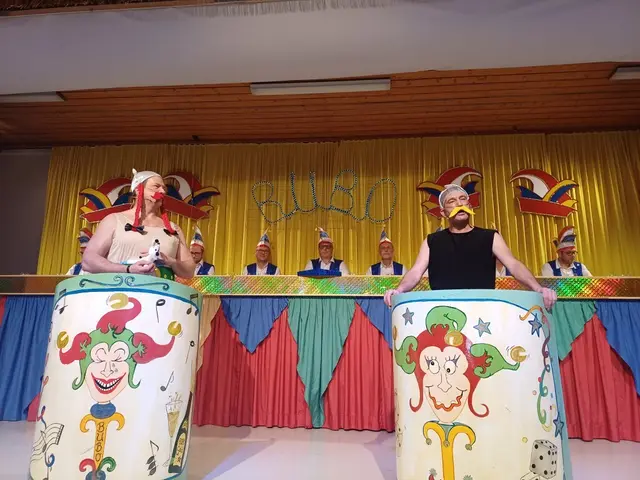 Thomas + Peter
Thomas Lebkücher, Peter Schording
als Asterix und Oberlix mit Idefix. unternahmen eine Zeitreise nach Rom und unterhalten sich über grischische Mythologie, die immer wieder aufs Essen verstanden wurde. Die Frauen kamen dabei nicht gerade gut weg. | Foto: Katja Pretz