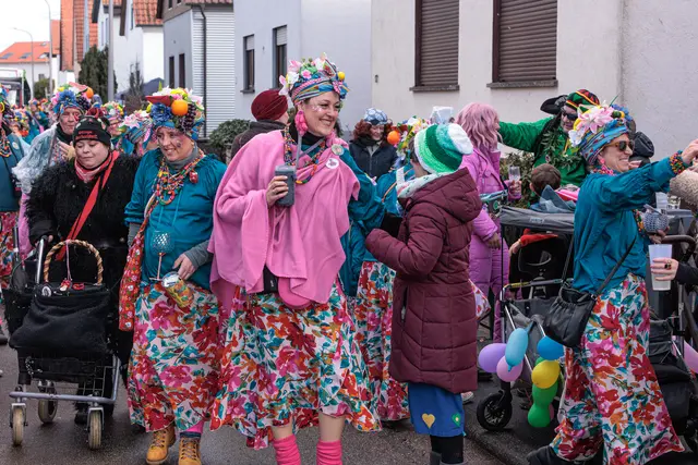 Faschingsumzug in Hagenbach - bunt, laut und fröhlich | Foto: Paul Needham
