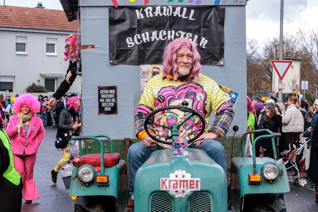 Faschingsumzug in Hagenbach - bunt, laut und fröhlich | Foto: Paul Needham