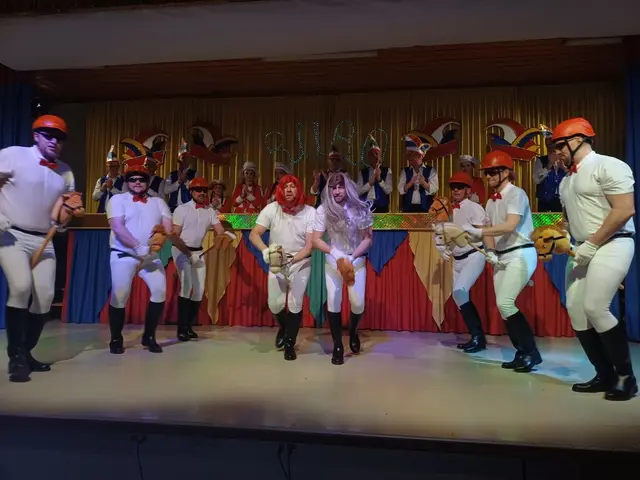 Männerballett    
Dennis Lebkücher, Timo Lebkücher, Uwe Lebkücher, Simon Lucht, Markus Oßwalt, Mike Rathgeber, Tobias Seyb, Marvin Sprenger
Hoch zu Ross reiten die Männer auf Stockpferden über die Bühne und legen eine beeindruckende Quadrillie aufs Parkett.
Reiten als Hobbyhorsing mit Bibi und Tina.
Einstudiert: Christoph Lebkücher | Foto: Katja Pretz