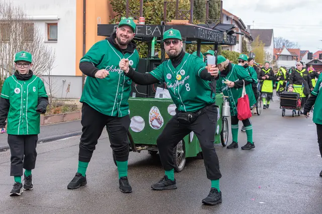 Faschingsumzug in Hagenbach - bunt, laut und fröhlich | Foto: Paul Needham