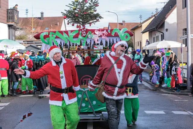 Faschingsumzug in Hagenbach - ja ist denn schon wieder Weihnachten? | Foto: Paul Needham