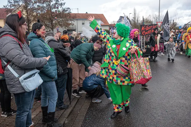 Faschingsumzug in Hagenbach - bunt, laut und fröhlich | Foto: Paul Needham