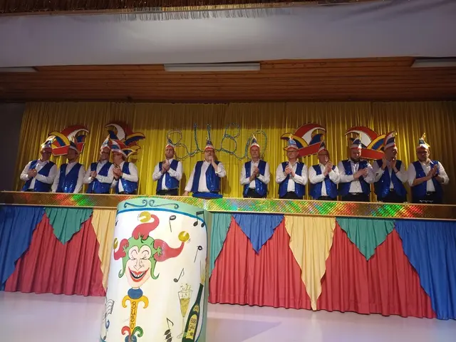 Elferrat vl. Roger Quellet, Timo Lebkücher,
Dennis Lebkücher, Francois Albrecht, Peter Schording,
Thomas Lebkücher, Thorsten Sprenger, Christoph Lebkücher, Guido Sprenger, Uwe Lebkücher, Tobias Seyb, Rico Sprenger, Stefan Kauth. | Foto: Katja Pretz