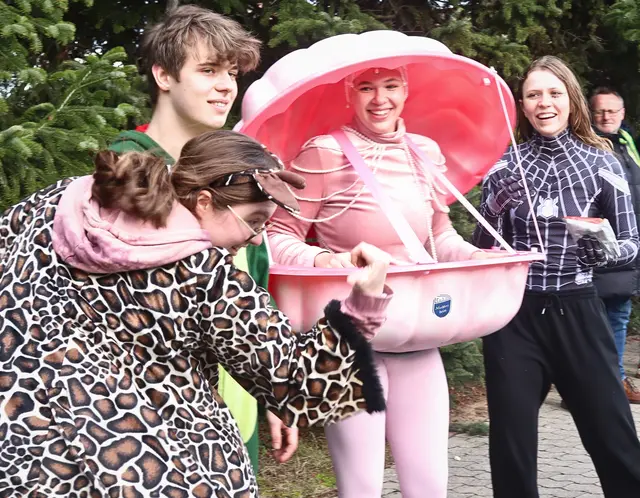 Viele Besucher haben sich bunt verkleidet | Foto: Cornelia Bauer