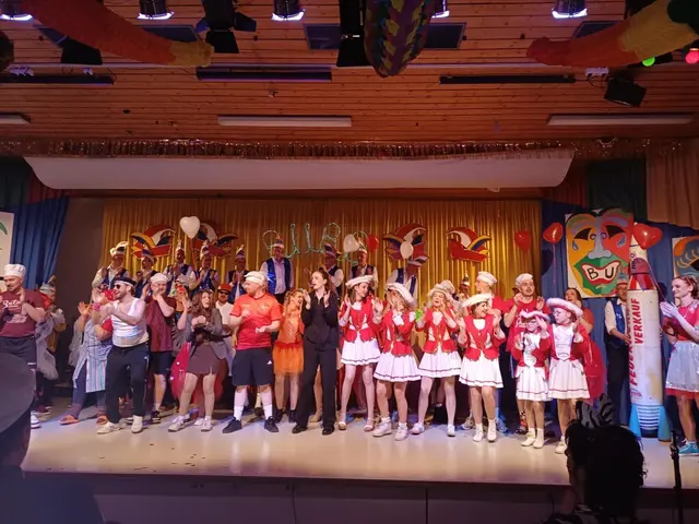 Das Große Finale,so ging die Stimmung mit dem Musiker Kalli Kobold, trotz Wintereinbruch, weiter bis in die frühen Morgenstunden.
Die Veranstalter waren vollends zufrieden und bedanken sich bei allen Teilnehmern auf und hinter der Bühne sowie bei dem super Publikum.
Hinter den Kulissen:
Ton: Mike Rathgeber
Licht: Timo Ludwig
Geschminkt haben:
Andrea Sprenger
Michaela Lebkücher | Foto: Katja Pretz