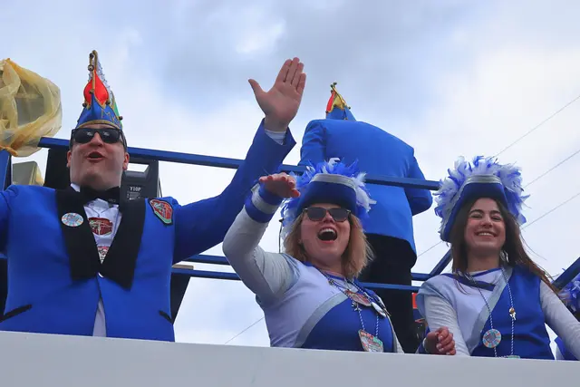 Der Umzug bringt den Ort für Stunden zum Stillstand | Foto: Cornelia Bauer