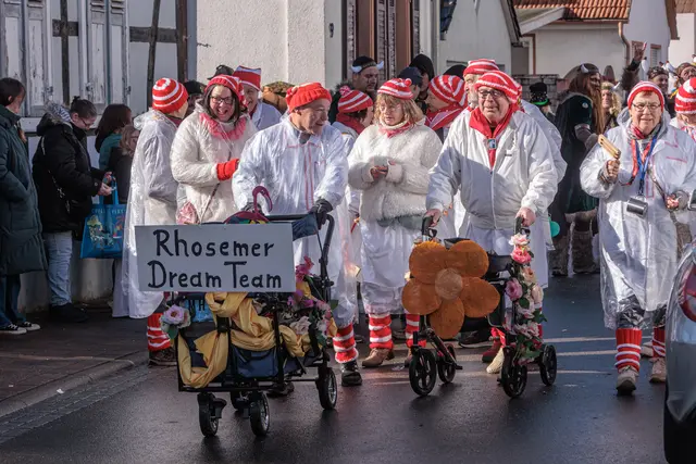 Faschingsumzug in Hagenbach - bunt, laut und fröhlich | Foto: Paul Needham