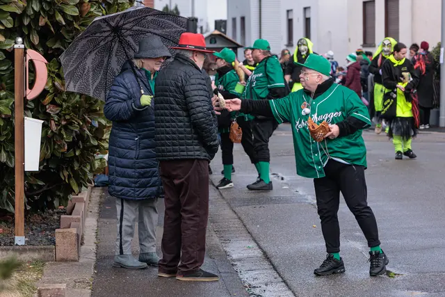 Faschingsumzug in Hagenbach - bunt, laut und fröhlich | Foto: Paul Needham