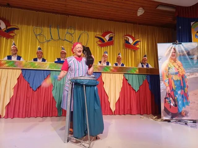 Annette und Melanie
Annette Sprenger, Melanie Bienroth
Melli lässt Anni im Stich und fliegt an Fastnacht nach Teneriffa. Melli wird per Telefonb zugeschaltet und lässt sich mit Anni über die Männer aus. | Foto: Katja Pretz