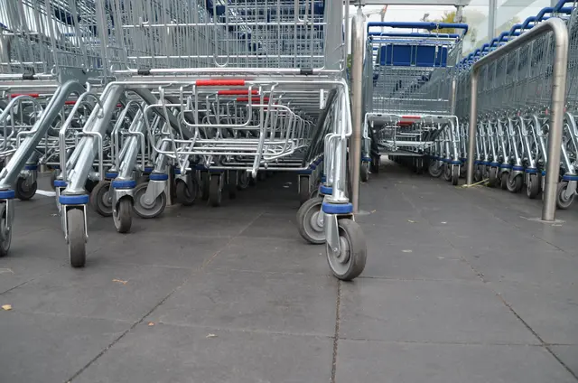 Produktrückruf bei Aldi und Action: Die Füllung von Spielfiguren könnte Asbest enthalten | Foto: bierwirm/stock.adobe.com