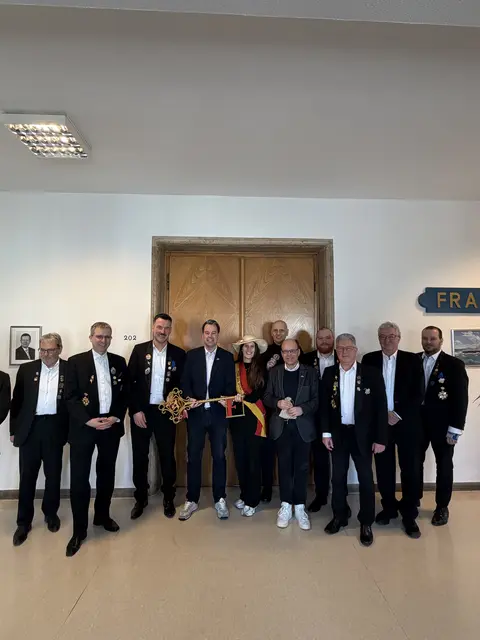 Heringsessen in Frankenthal mit der Rückgabe des Stadtschlüssels.  | Foto: Pressestelle Frankenthal