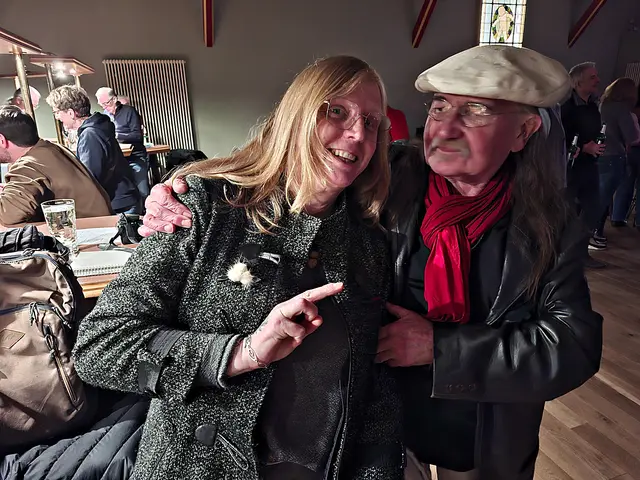 Früher sein "Wohnzimmer", der Saal Löwer: Willie Hoffelder mit Begleitung | Foto: Brigitte Melder