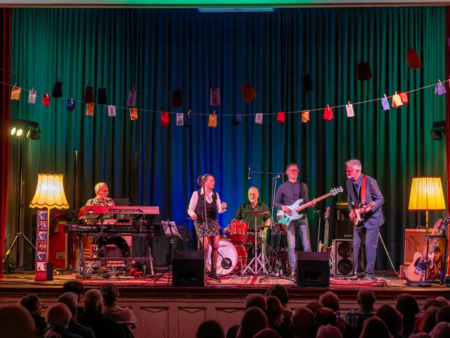 Die ElVille Blues Band mit Sängerin Jessica Born | Foto: Johann-Peter Melder