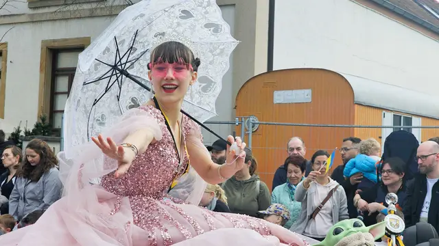 Frühlingserwachen in Haßloch: Fußgruppen und Wagen zeigen Tradition und Kreativität | Foto: Eva Bender