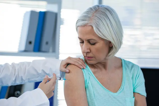 Eine Impfung gegen Pneumokokken kann vor langfristigen Folgen für die Gesundheit schützen | Foto: Wavebreakmedia/Getty Images