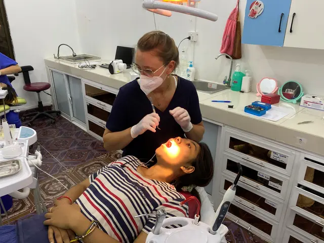 In Kambodscha im Einsatz: Zahnärztin Franziska Becker nahm schon 2024 an einem Hilfsprojekt in Asien teil | Foto: Becker/gratis