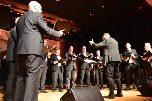 Nicht alle Männerchöre haben Schwierigkeiten, neue Sänger zu gewinnen: Oft verzeichnen insbesondere leistungsorientierte Ensembles stabile und wachsende Mitgliederzahlen | Foto: Shiva Mangold/gratis
