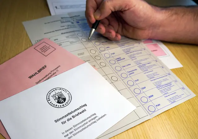 Im Wahlbüro im Rathaus am Exerzierplatz können die Pirmasenser ihre Briefwahlunterlagen für die Landtagswahl persönlich beantragen und auch unmittelbar vor Ort ihre Stimmen abgeben. | Foto: Stadt Pirmasens / Maximilian Zwick