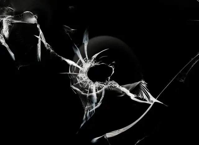 zerbrochenes Glas Symbolbild | Foto: Артур Ничипоренко/stock.adobe.com